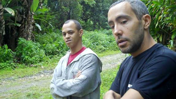 Observando o compressor tentando encher o pneu da Fiona